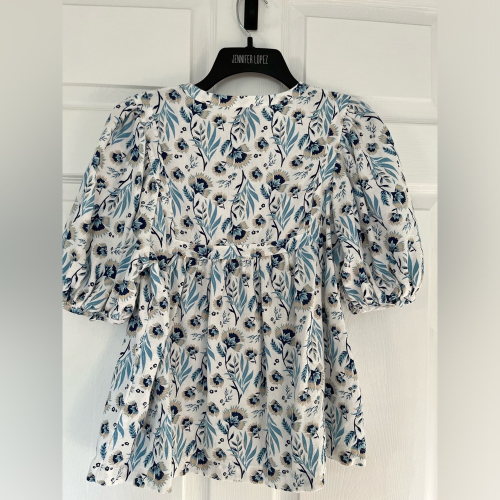 3/$33 Universal Thread Top - Picture 3 of 3